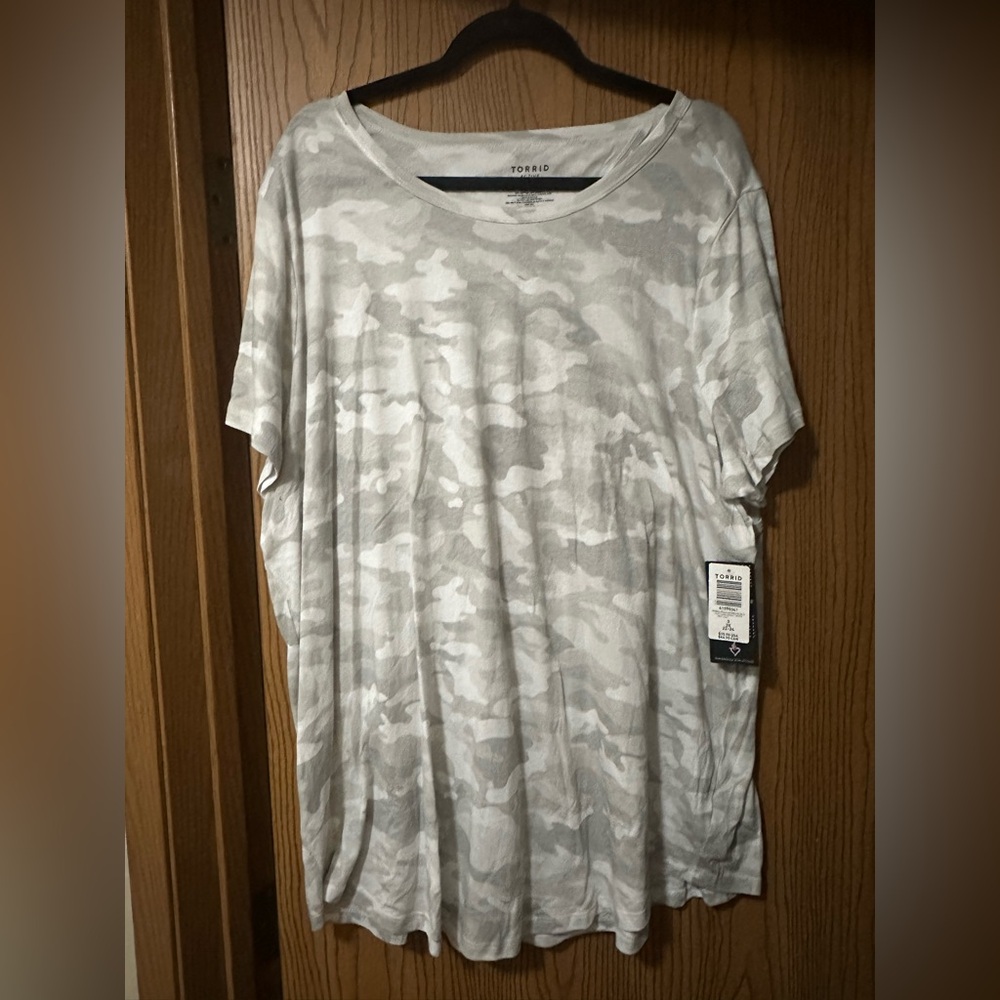 Torrid ActiveGray and White Camo Tee Shirt with Open Back